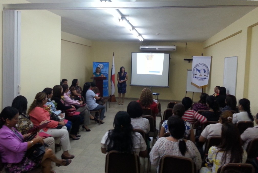 Lee más sobre el artículo Secretarias de instituciones públicas de Veraguas se capacitan en: “Fortalecimiento de la autoestima con enfoque de género”