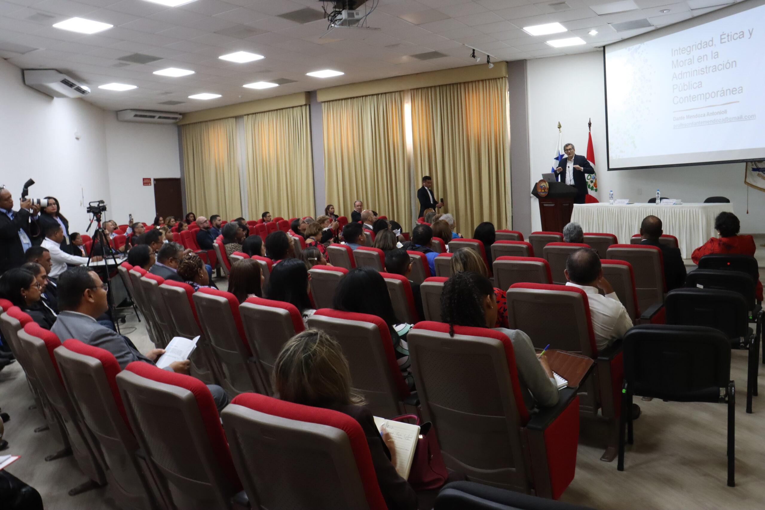 Lee más sobre el artículo Jefa de la Biblioteca Especializada participó en Congreso de Archivología en Paraguay