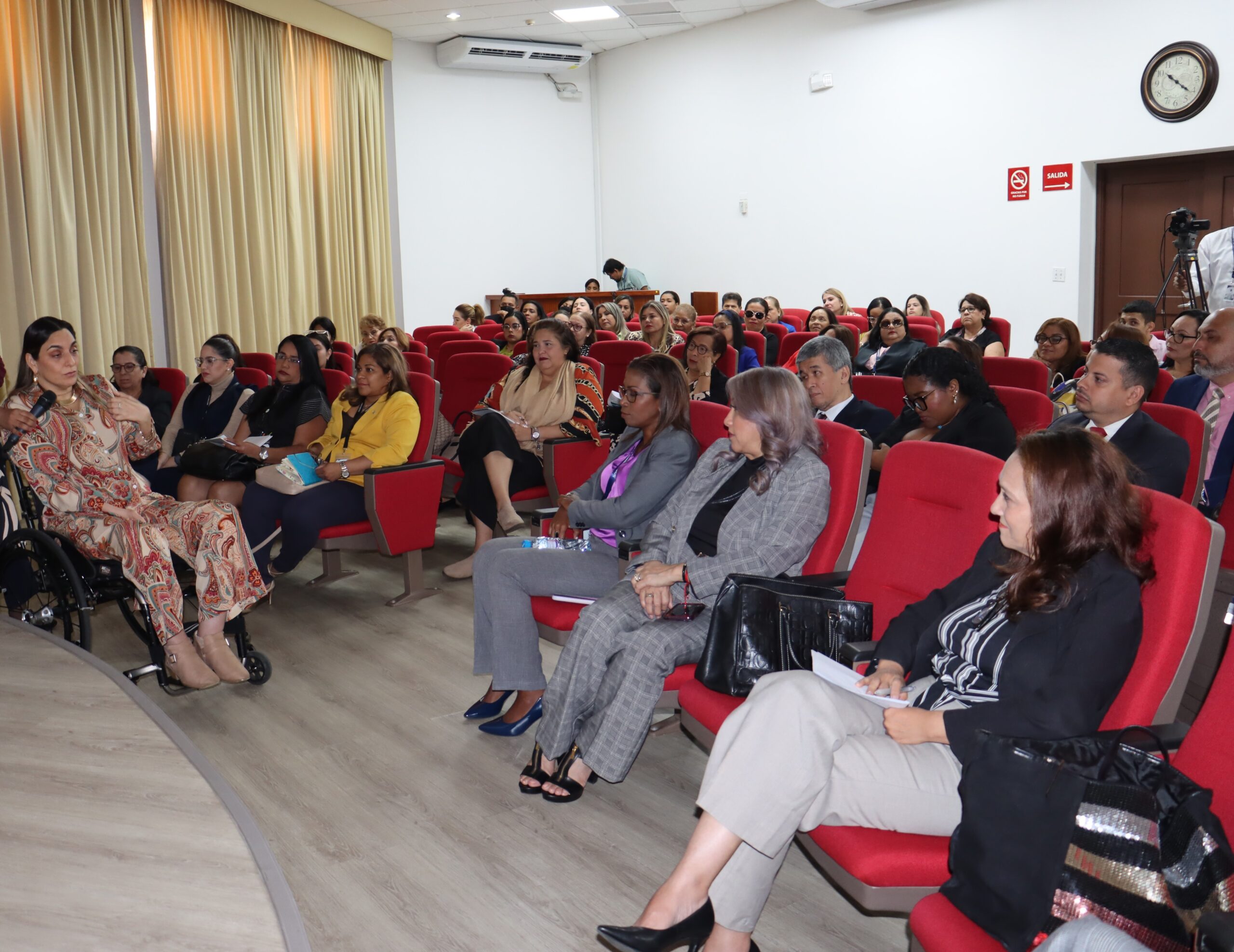 Lee más sobre el artículo NORMATIVAS QUE GARANTIZAN IGUALDAD EN MUJERES CON DISCAPACIDAD