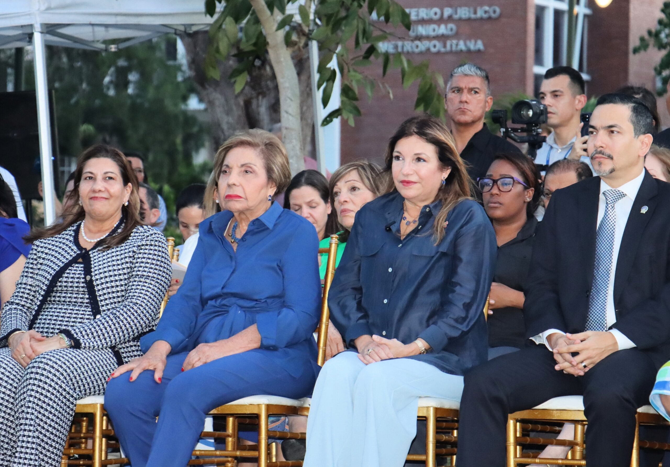 Lee más sobre el artículo “BRILLANDO JUNTOS”, LA PROCURADORA DE LA ADMINISTRACIÓN PARTICIPA EN ENCENDIDO DE LUCES EN LA GOBERNACIÓN DE PANAMÁ