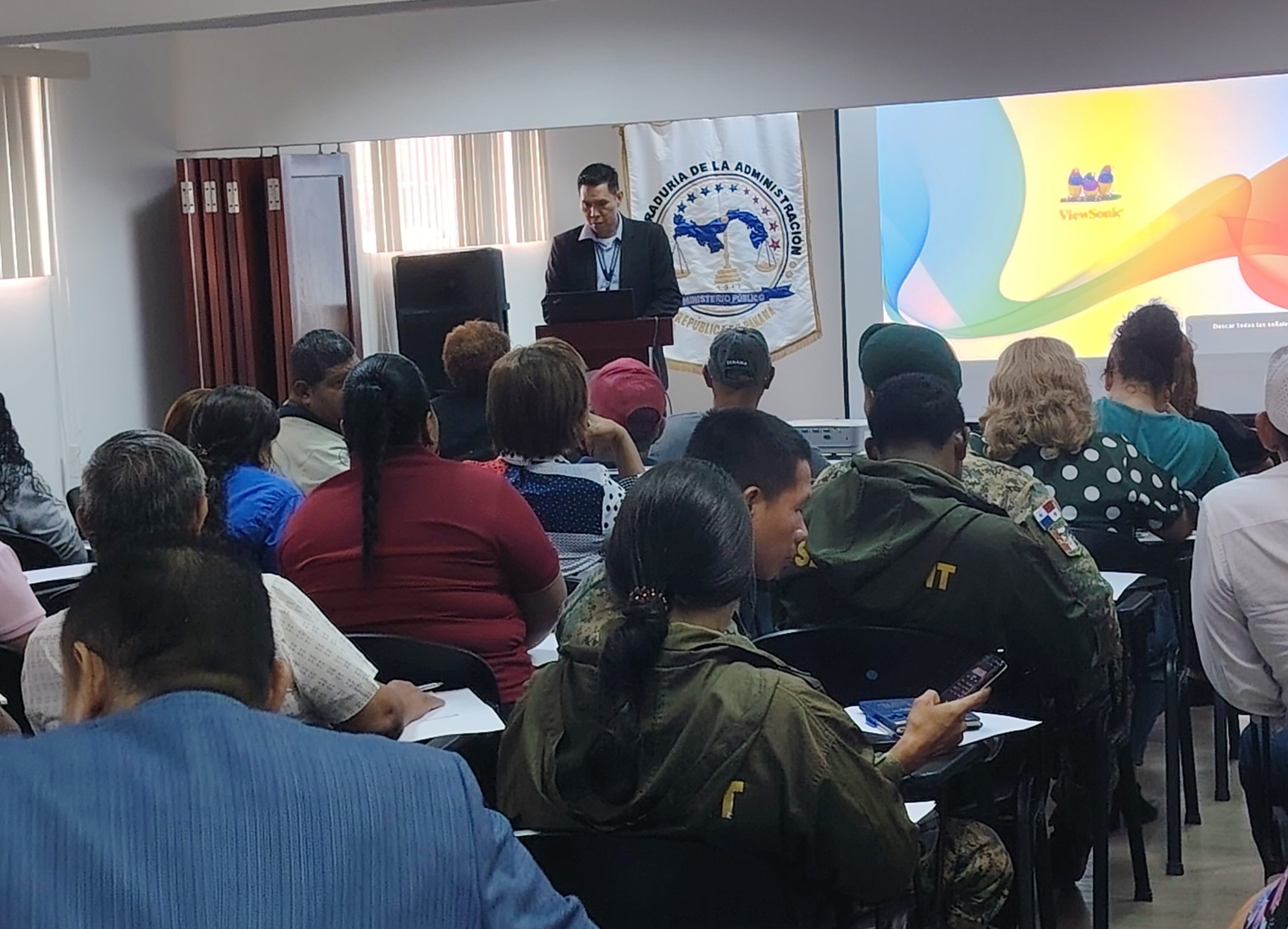 Lee más sobre el artículo CAPACITAN A FUNCIONARIOS EN TÉCNICAS DE DIÁLOGO PARA LA MEDIACIÓN COMUNITARIA EN PANAMÁ ESTE