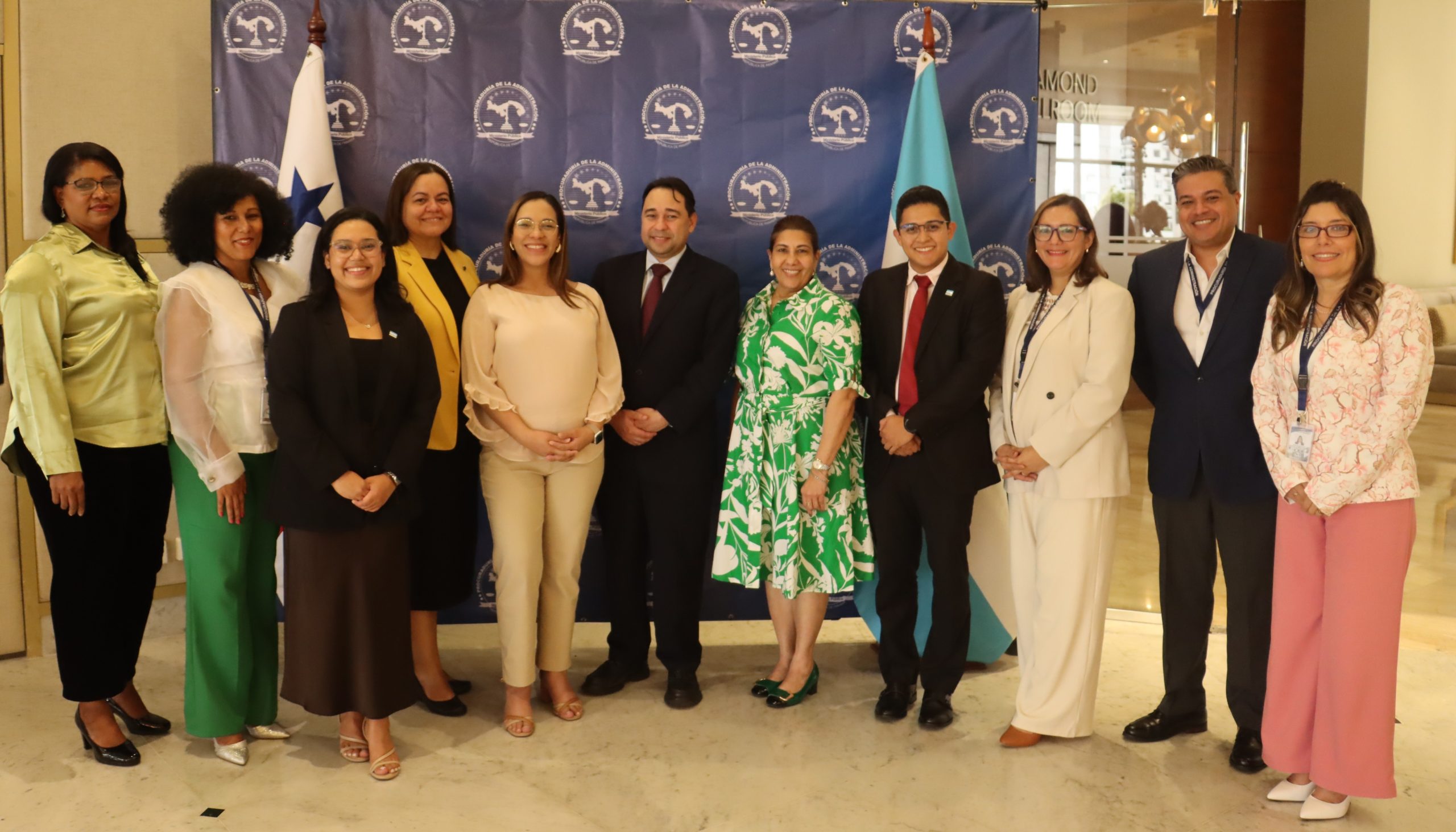 Lee más sobre el artículo PROCURADORA DE LA ADMINISTRACIÓN RECIBE VISITA OFICIAL DE SUBSECRETARIA DE JUSTICIA DE HONDURAS