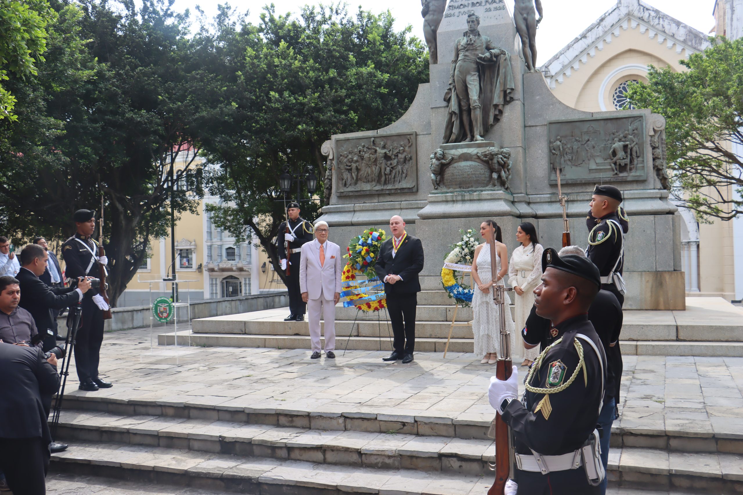 Lee más sobre el artículo PROCURADORA GRETTEL VILLALAZ DE ALLEN PARTICIPA EN CONMEMORACIÓN DEL NATALICIO DE SIMÓN BOLÍVAR