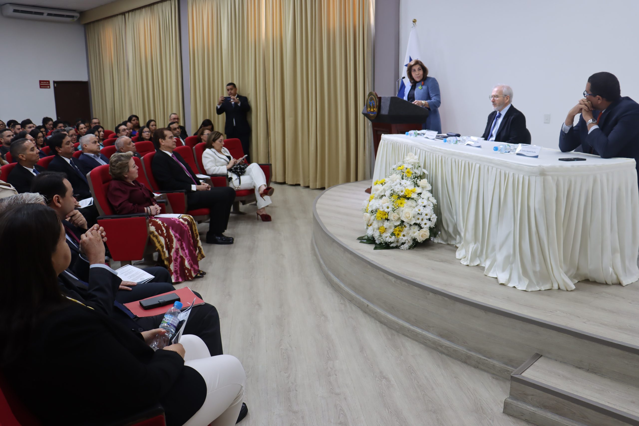 Lee más sobre el artículo PROCURADURÍA DE LA ADMINISTRACIÓN INICIA CICLO DE CONFERENCIAS A 25 AÑOS DE LA LEY 38