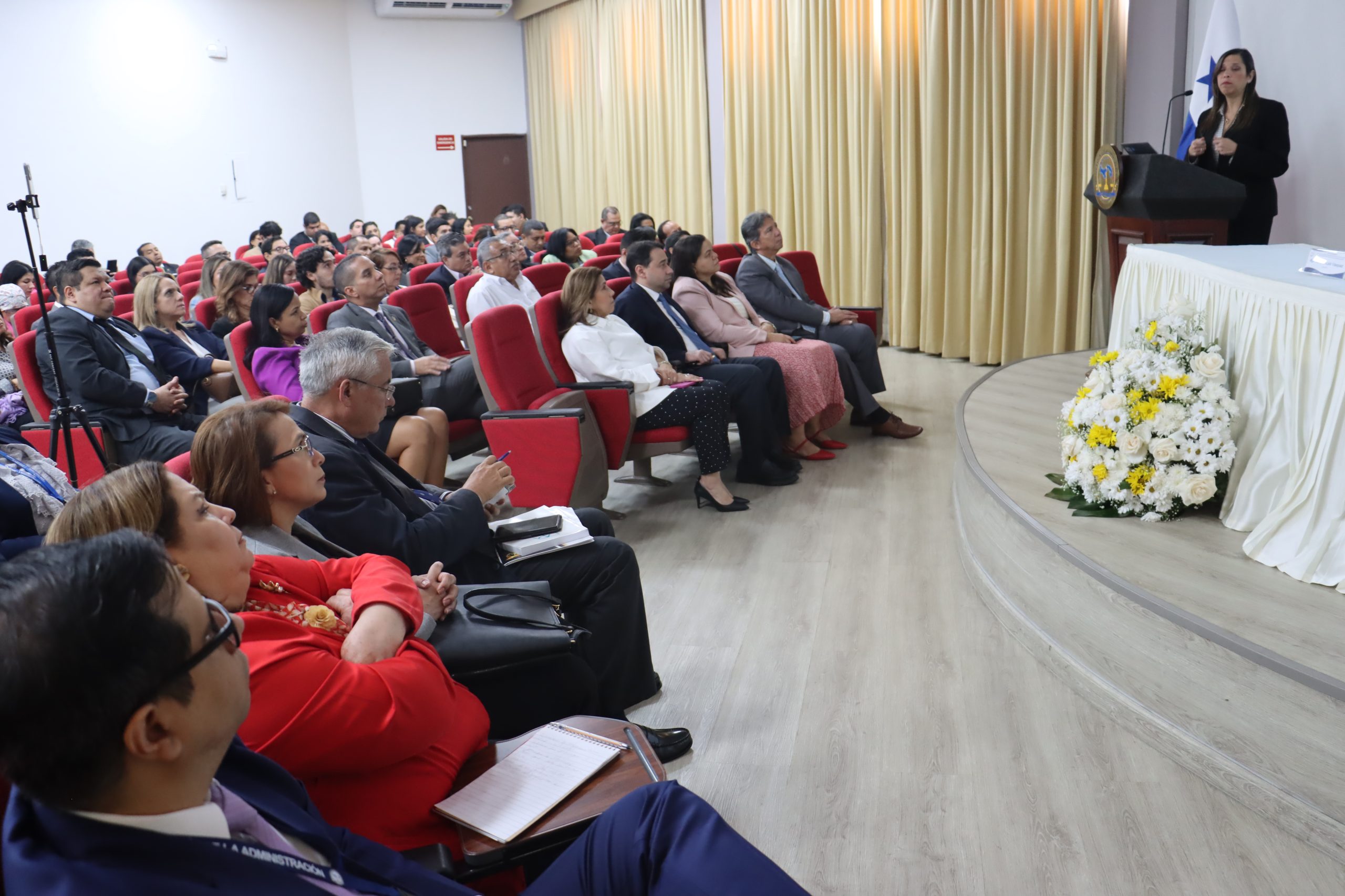 Lee más sobre el artículo CONCLUYE CICLO DE CONFERENCIAS SOBRE REFORMA DE LA LEY 38 EN LA PROCURADURÍA DE LA ADMINISTRACIÓN