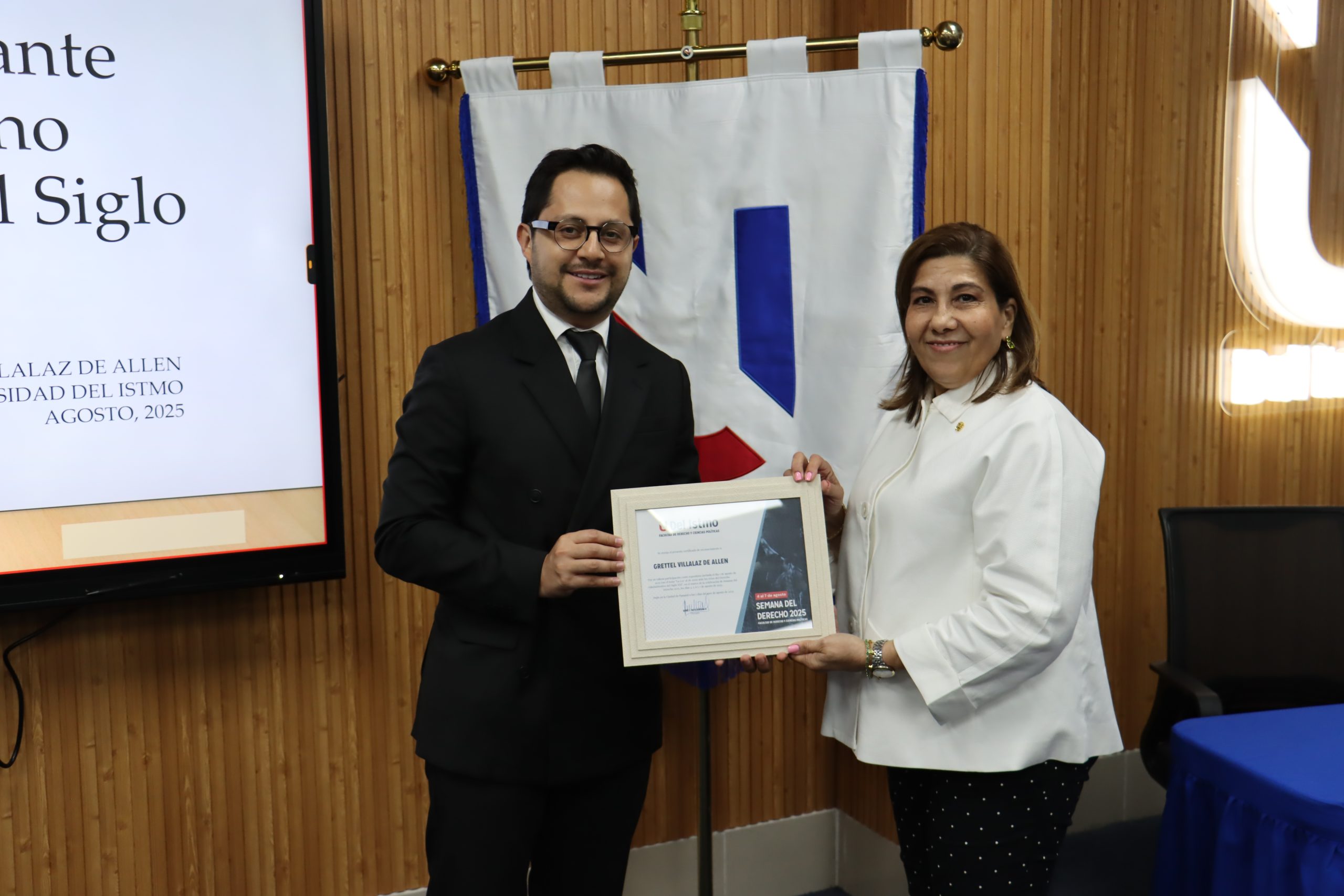 Lee más sobre el artículo PROCURADORA DE LA ADMINISTRACIÓN DICTA CONFERENCIA EN LA UNIVERSIDAD DEL ISTMO