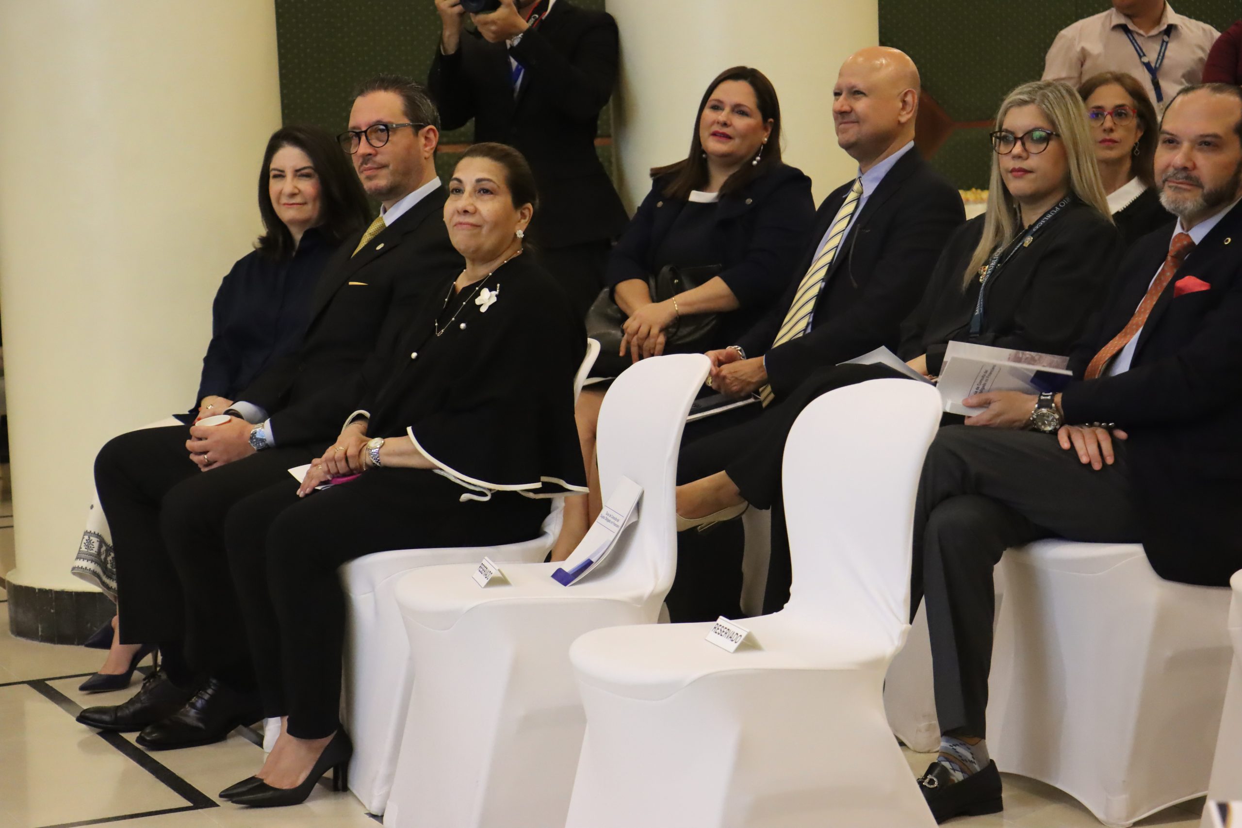 Lee más sobre el artículo PROCURADORA DE LA ADMINISTRACIÓN PARTICIPA EN EL LANZAMIENTO DE LA GUÍA DE CONSULTA  DEL SUJETO OBLIGADO NO FINANCIERO