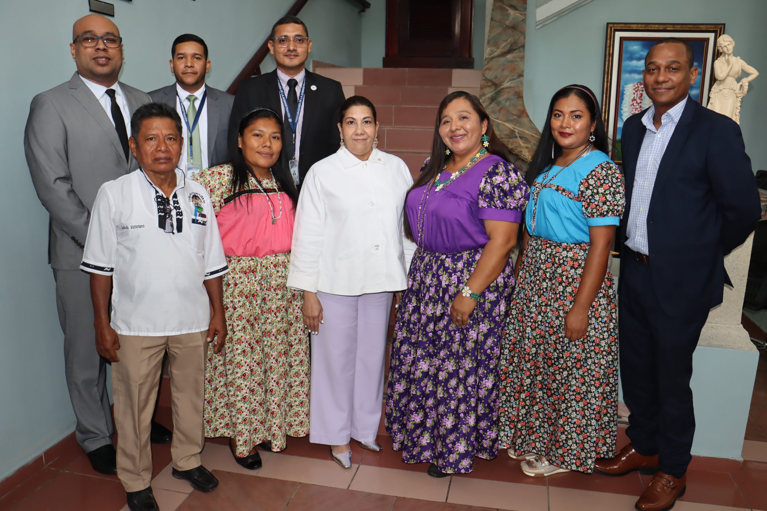 Lee más sobre el artículo PROCURADORA DE LA ADMINISTRACIÓN RECIBE DELEGACIÓN DE AUTORIDADES DE LA COMARCA NASO TJËR DI