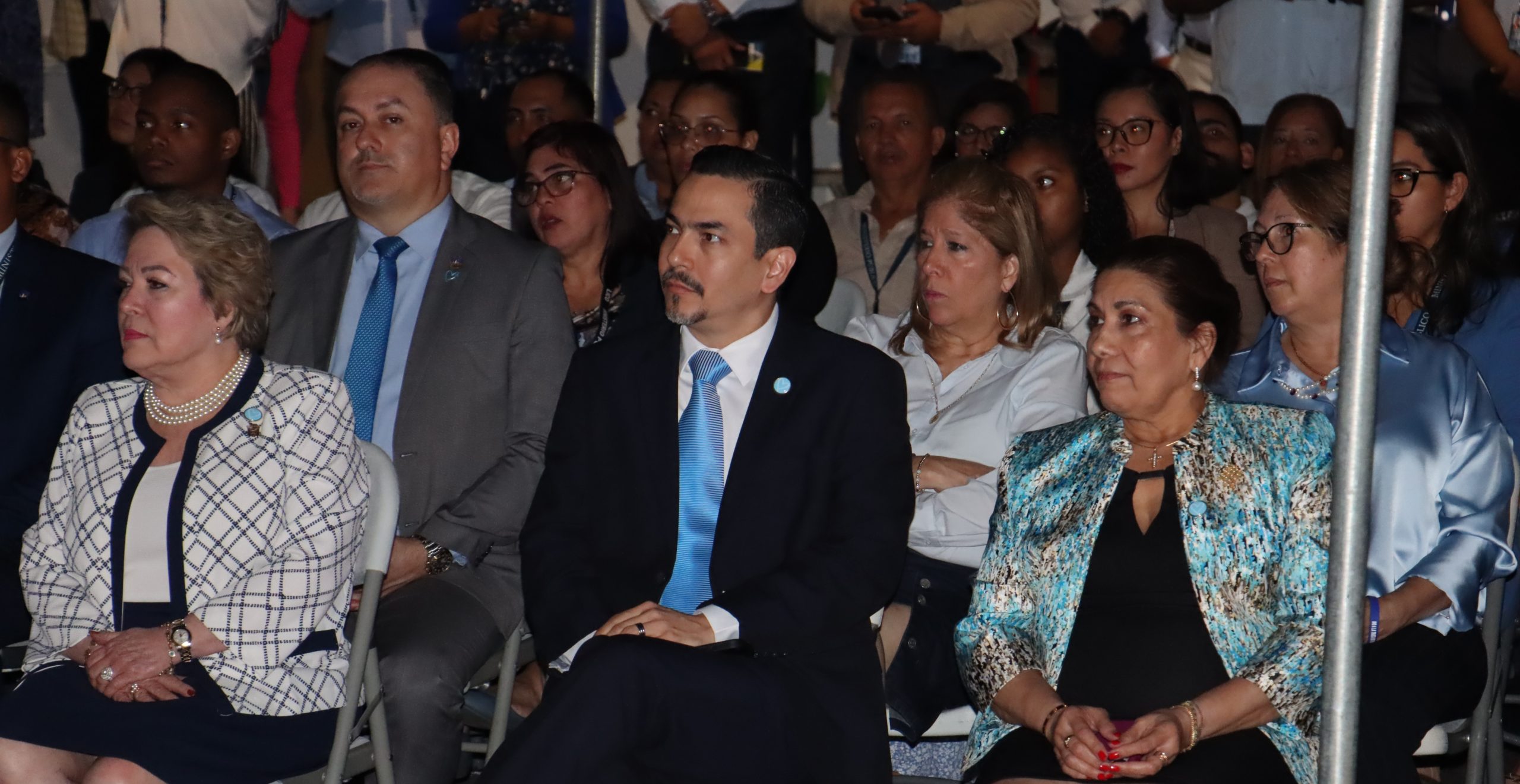 Lee más sobre el artículo ENCENDIDO DE LUCES AZULES