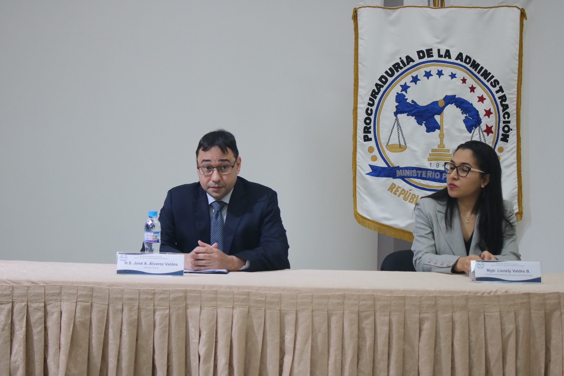 Lee más sobre el artículo PROCURADURÍA DE LA ADMINISTRACIÓN REALIZA JORNADA EDUCATIVA SOBRE LA REGULACIÓN DEL MERCADO ENERGÉTICO EN PANAMÁ