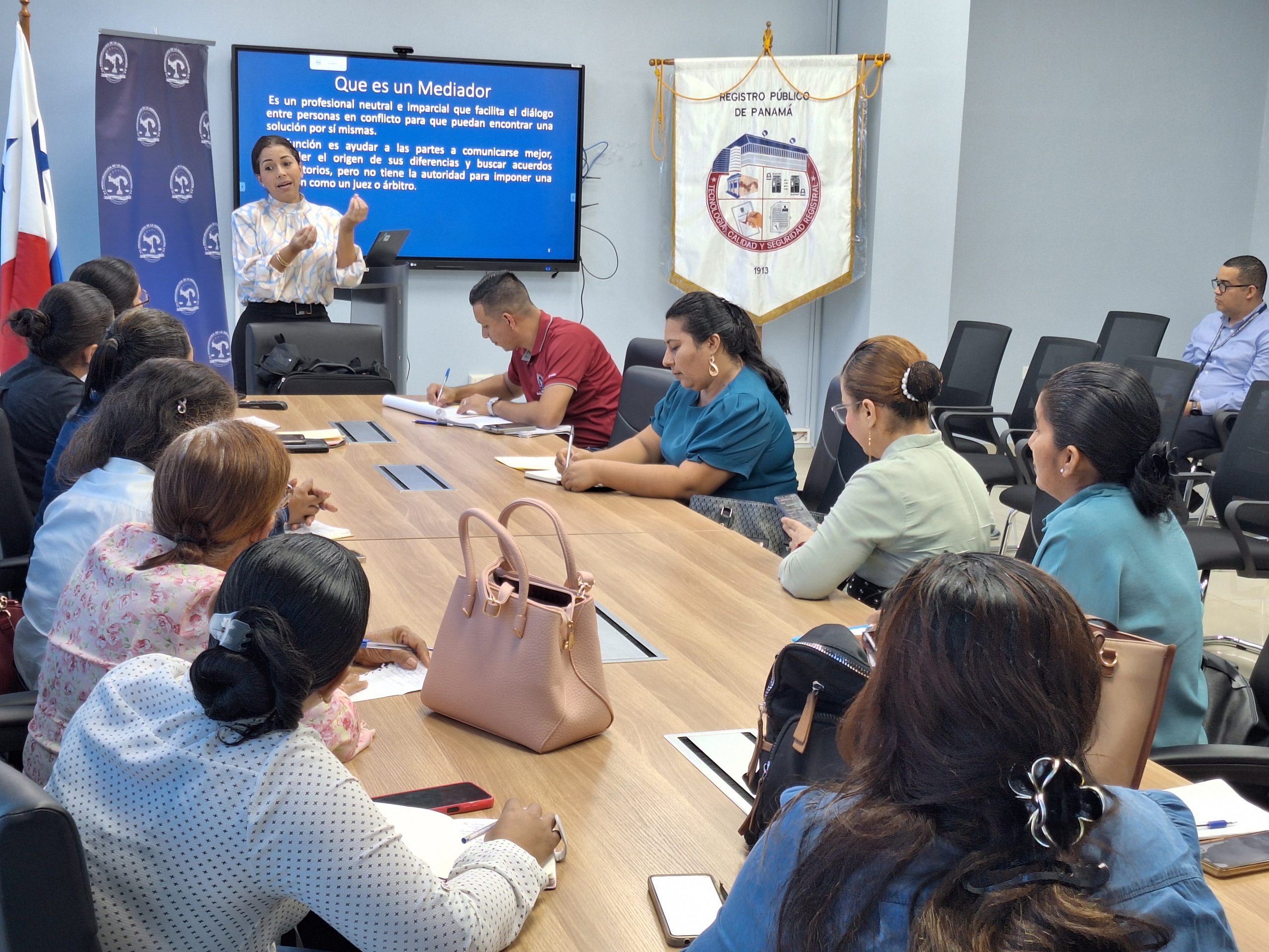 Lee más sobre el artículo JUECES COMUNITARIOS DE HERRERA FORTALECEN SUS CONOCIMIENTOS EN MEDIACIÓN Y RESOLUCIÓN DE CONFLICTOS