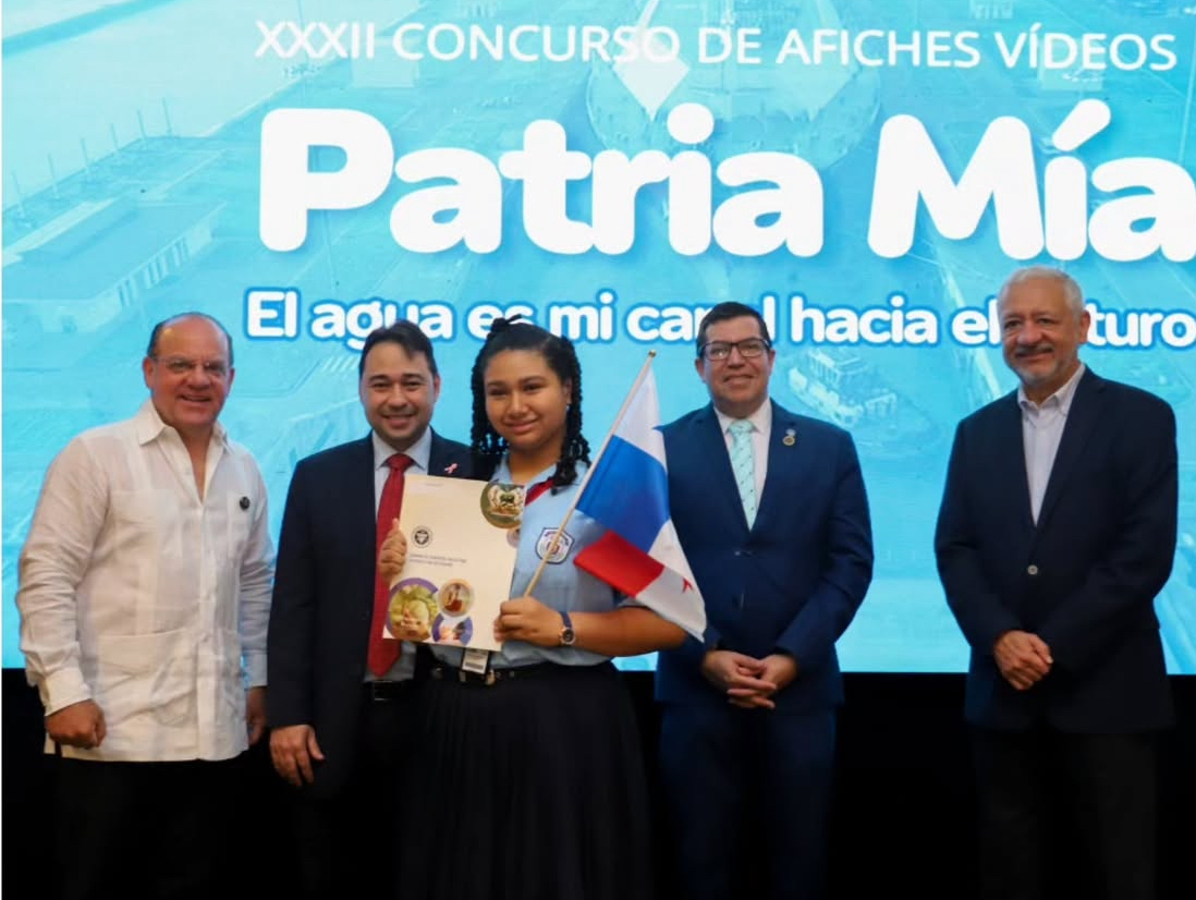 Lee más sobre el artículo ESTUDIANTES SE DESTACAN EN EL CONCURSO DE AFICHE Y VIDEO “PATRIA MÍA 2025”