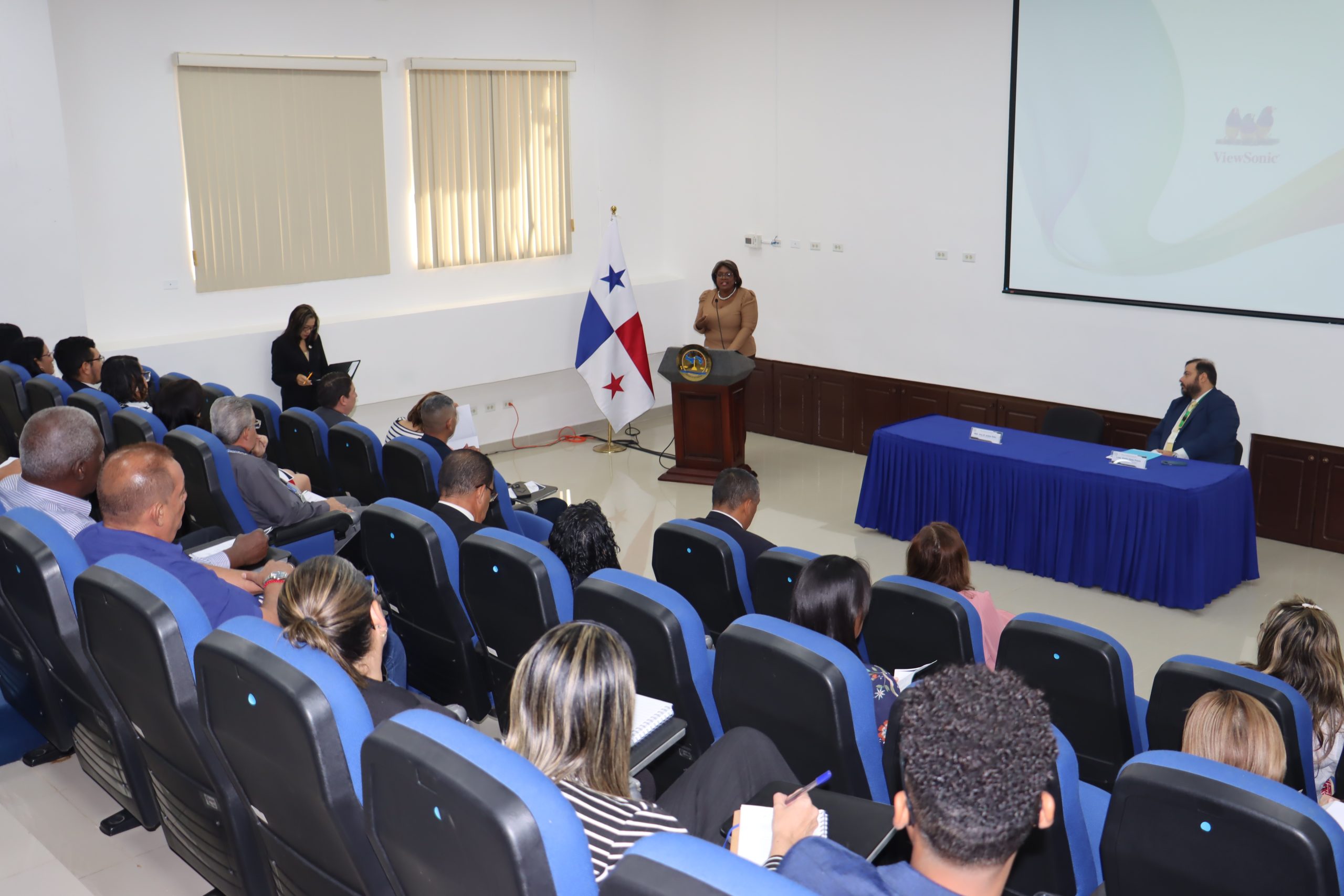 Lee más sobre el artículo CONFERENCIA ABORDA LA COMPETENCIA Y RESPONSABILIDAD DEL ESTADO EN LAS TIERRAS