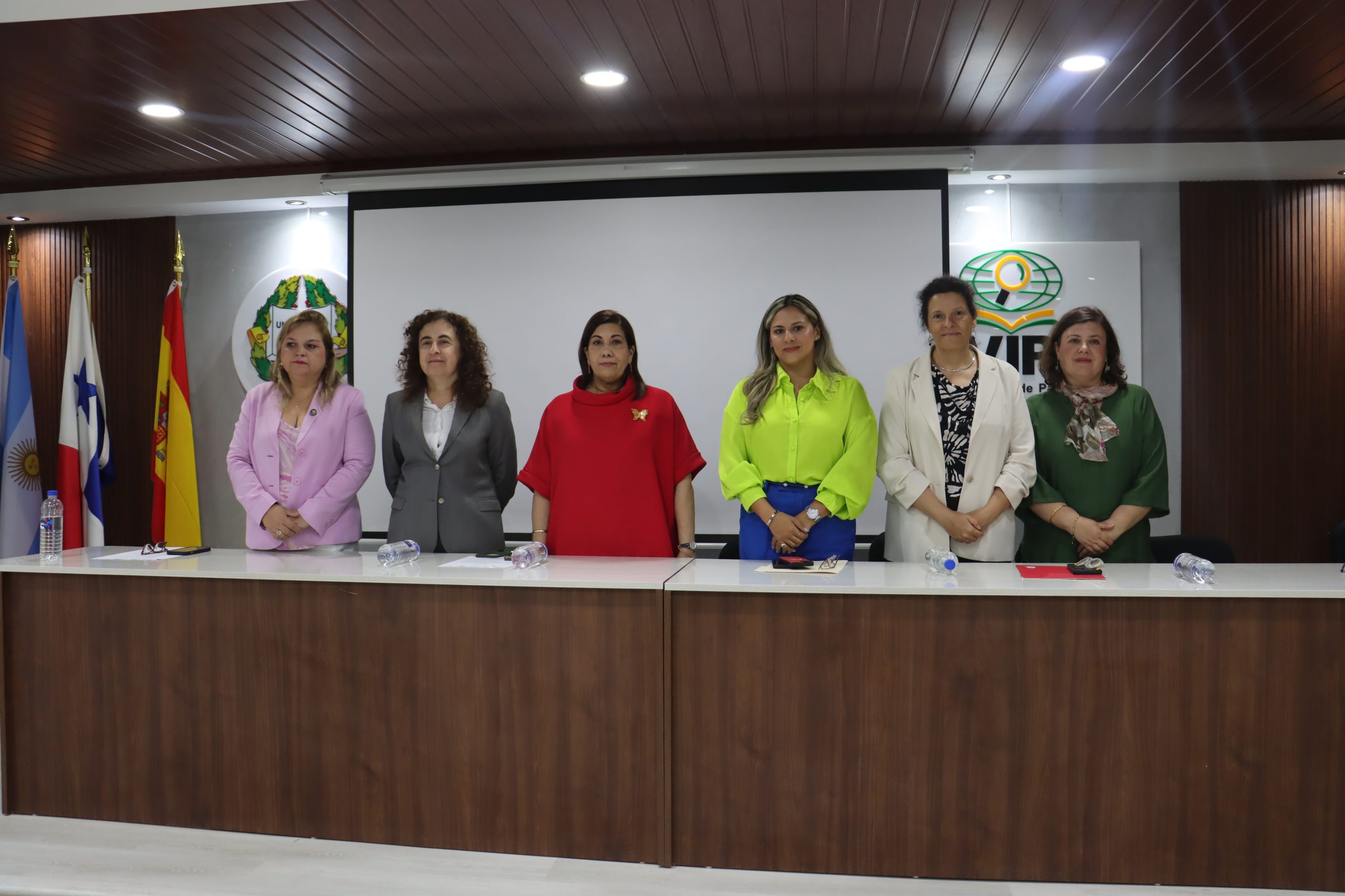 Lee más sobre el artículo PROCURADORA DE LA ADMINISTRACIÓN PARTICIPA EN CLAUSURA DE DIPLOMADO SOBRE MIGRACIÓN Y DERECHOS HUMANOS EN LA UNIVERSIDAD DE PANAMÁ