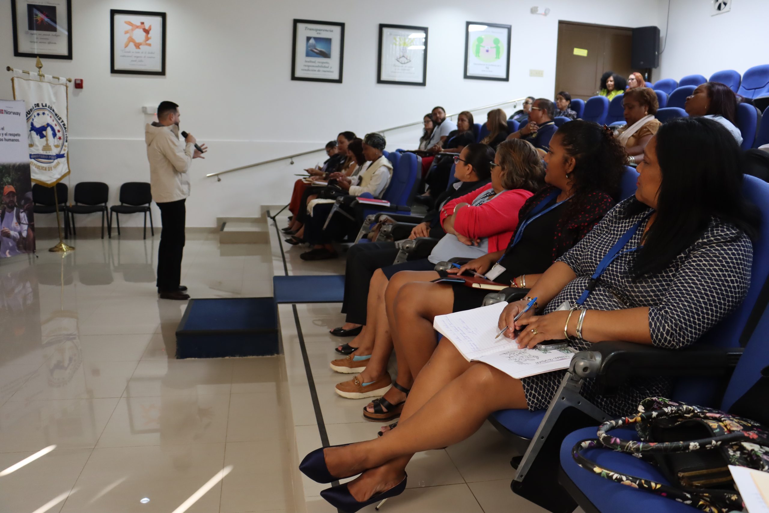 Lee más sobre el artículo FOMENTAN AMBIENTE LABORAL ÓPTIMO Y PRODUCTIVO A TRAVÉS DE JORNADAS FORMATIVAS