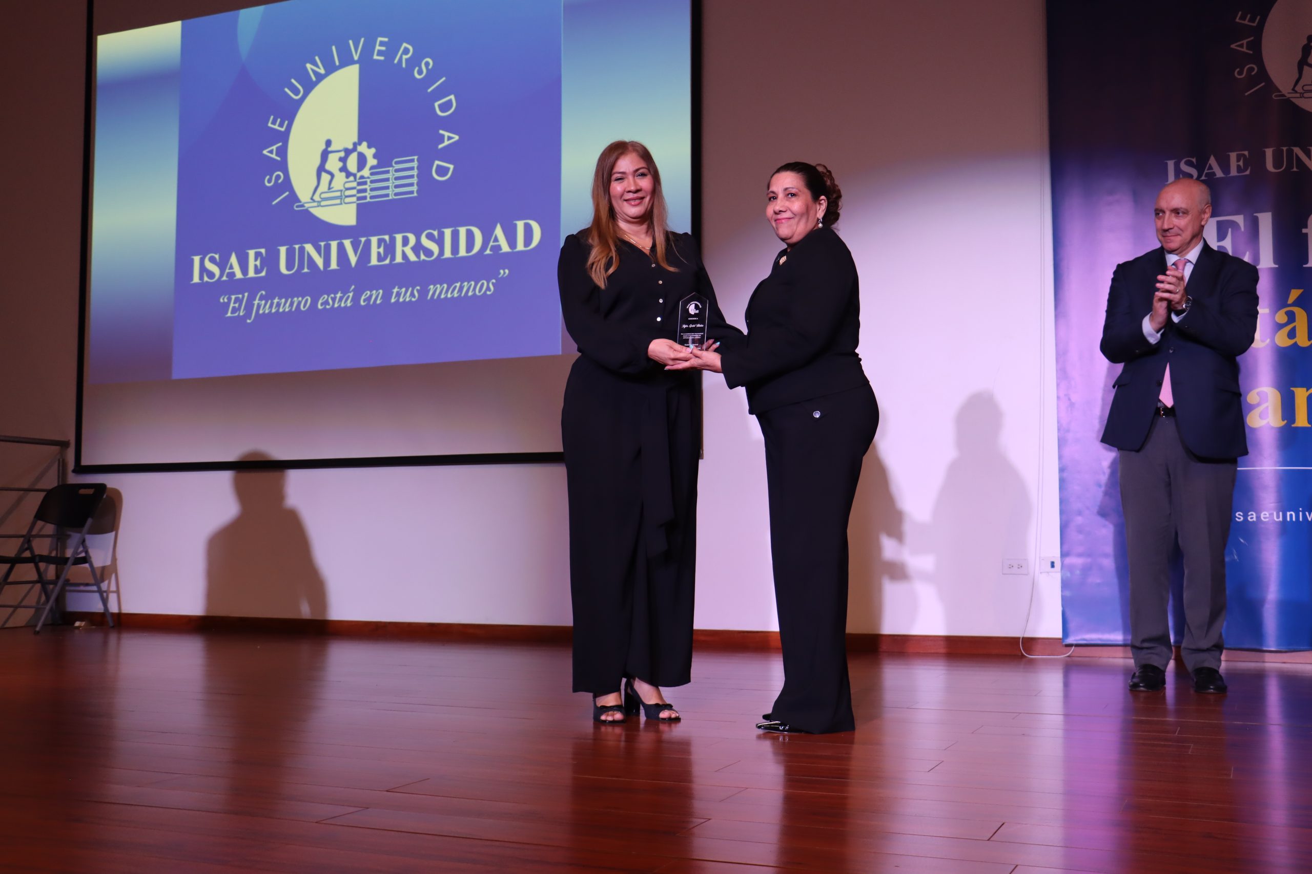 Lee más sobre el artículo PROCURADORA DE LA ADMINISTRACIÓN DICTA CONFERENCIA EN  CONGRESO INTERNACIONAL