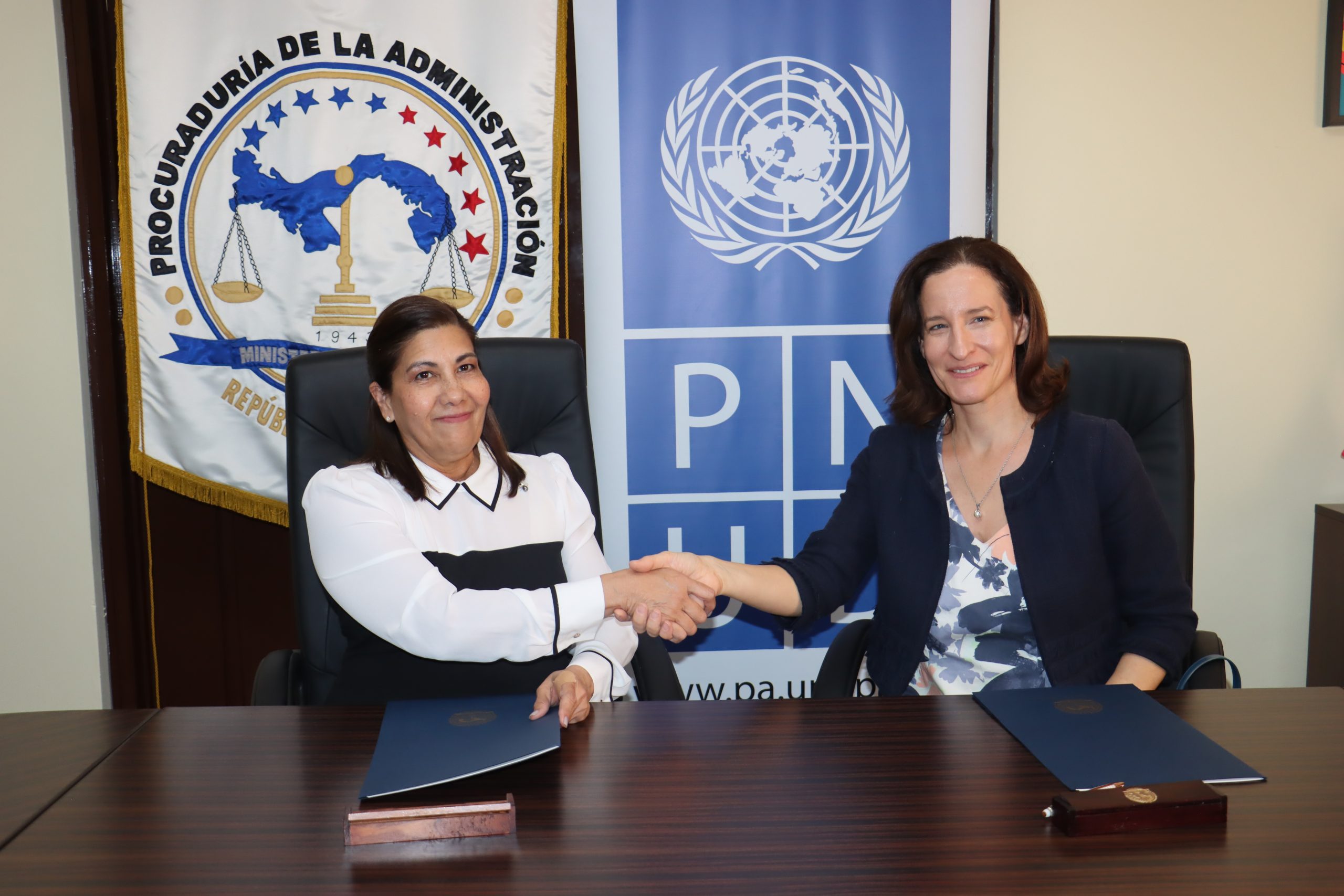 Lee más sobre el artículo PROCURADURÍA Y PNUD SUSCRIBEN ACUERDO DE COOPERACIÓN PARA FORTALECER LA GESTIÓN PÚBLICA