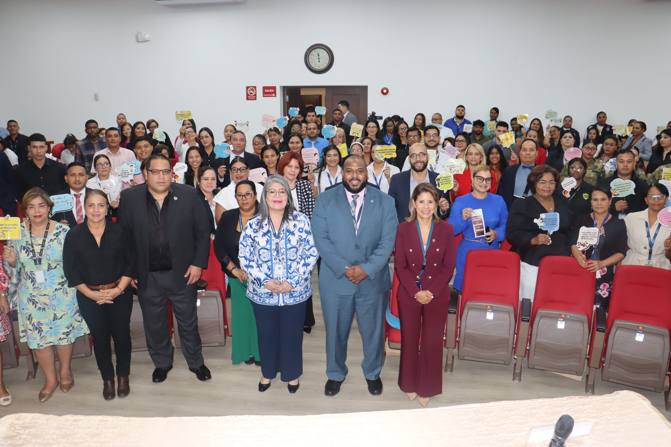 Lee más sobre el artículo CONFERENCIA PROMUEVE ABORDAJE INTEGRAL FRENTE A LOS DELITOS DE EXPLOTACIÓN SEXUAL