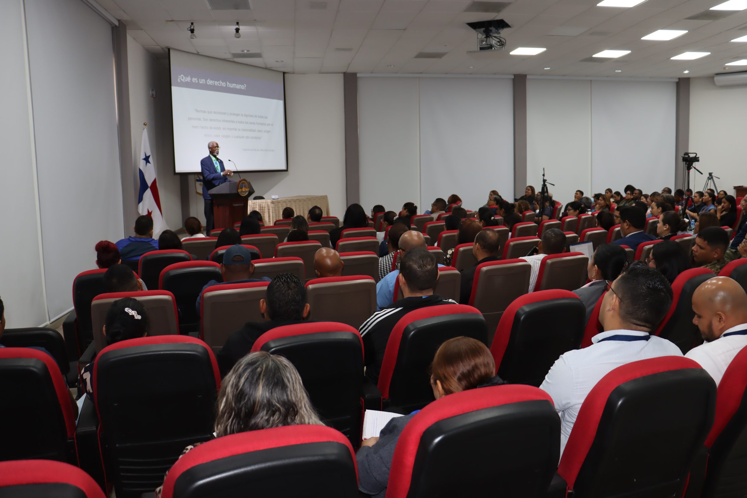 Lee más sobre el artículo CONFERENCIA ABORDA LA SALUD MENTAL COMO UN DERECHO HUMANO Y HERRAMIENTA PARA AFRONTAR EL ESTRÉS DE LA VIDA
