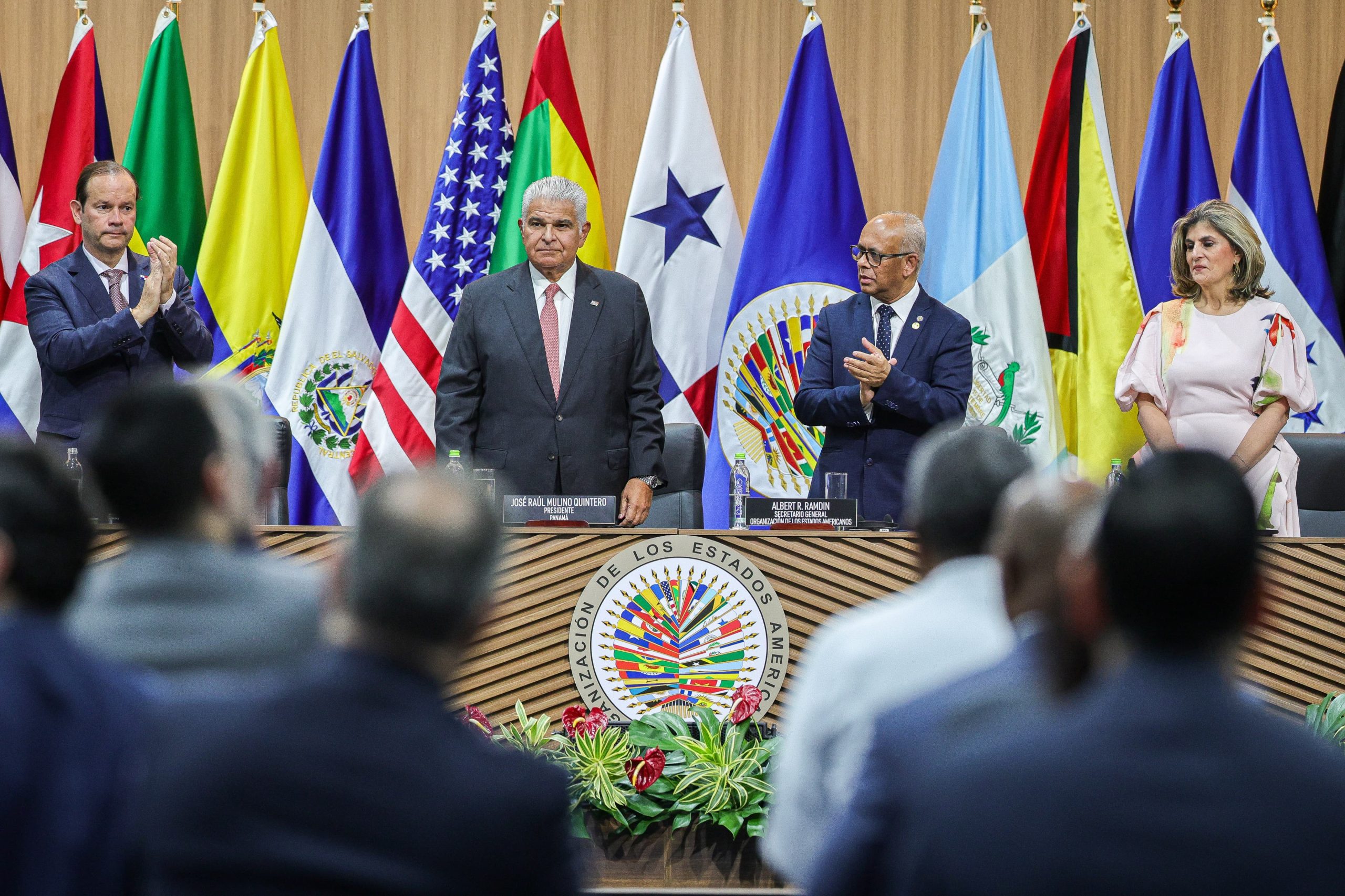 Lee más sobre el artículo PRESIDENTE DE LA REPÚBLICA INAUGURA LA 56.ª ASAMBLEA GENERAL DE LA OEA