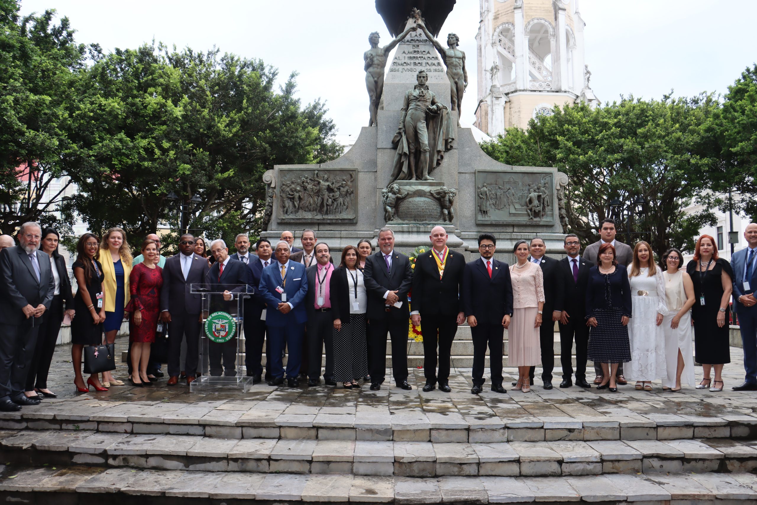 Lee más sobre el artículo CON OFRENDA FLORAL Y SESIÓN SOLEMNE, EXALTAN EL LEGADO DE SIMÓN BOLÍVAR