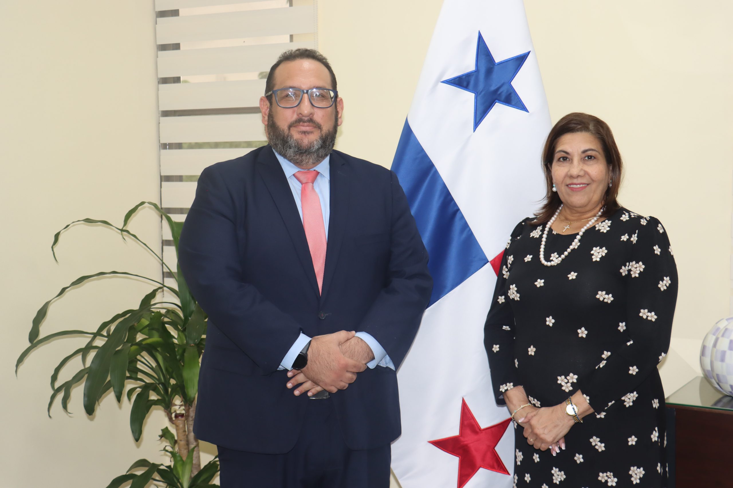 Lee más sobre el artículo PROCURADORA DE LA ADMINISTRACIÓN FORTALECE VÍNCULOS INSTITUCIONALES CON EL TRIBUNAL DE CUENTAS