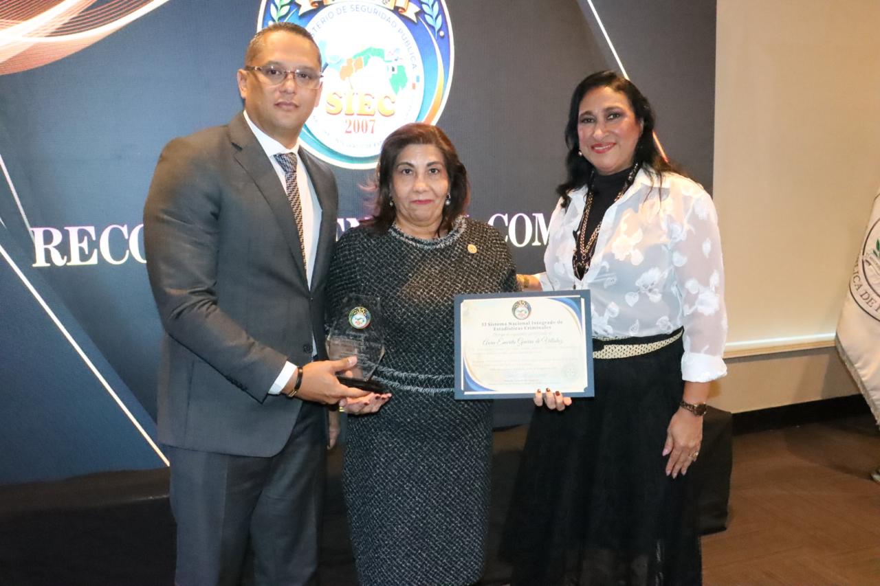 Lee más sobre el artículo SIEC CONMEMORA 35 AÑOS CON HOMENAJE PÓSTUMO A AURA EMÉRITA GUERRA DE VILLALAZ