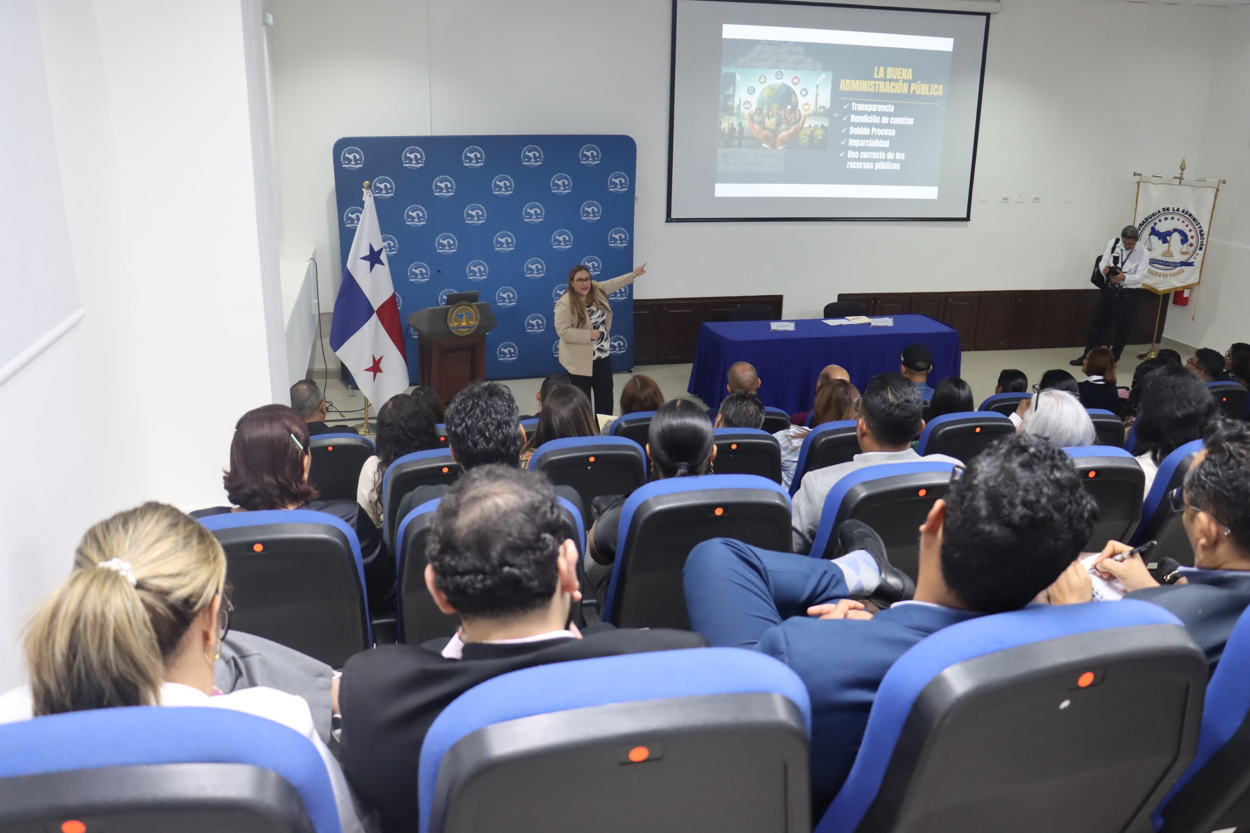 Lee más sobre el artículo DERECHOS HUMANOS Y RENDICIÓN DE CUENTAS, TEMAS ABORDADOS EN CONFERENCIA