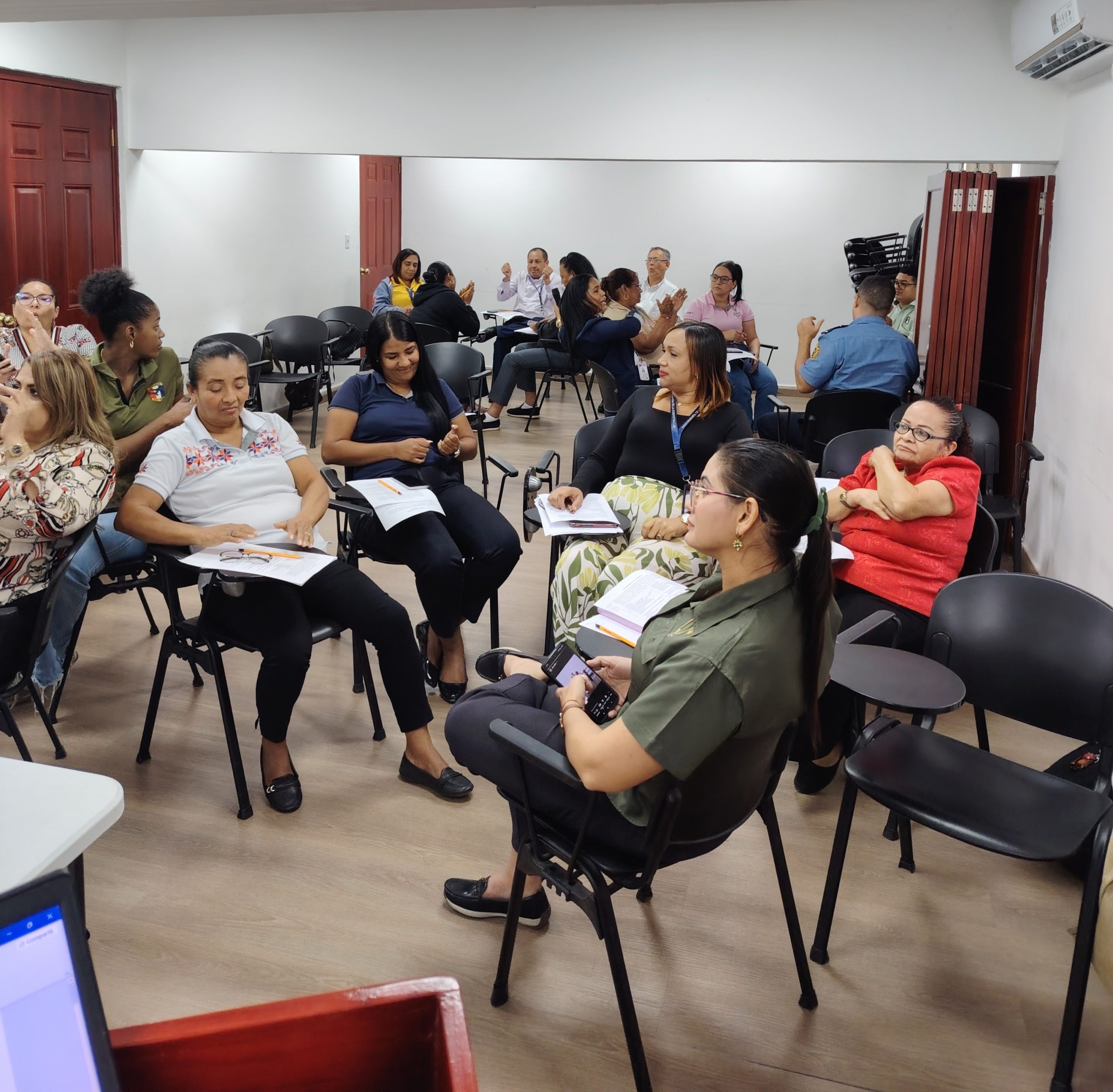 Lee más sobre el artículo SECRETARÍA PROVINCIAL DE DARIÉN Y PANAMÁ ESTE FORTALECE EL LIDERAZGO DE FUNCIONARIOS PÚBLICOS EN CHEPO